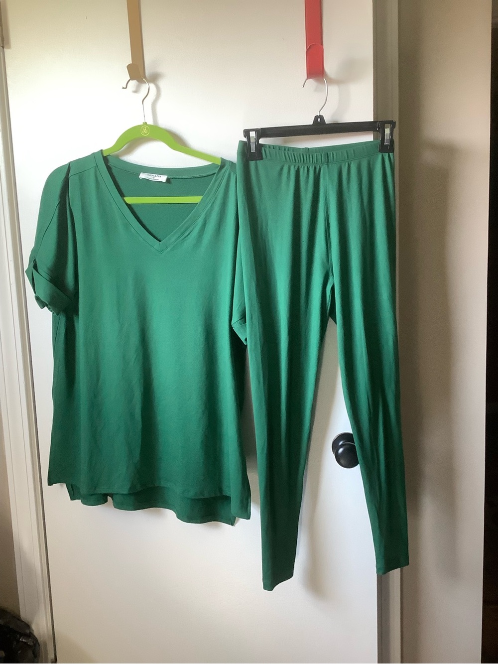 Zenana Women's Green V-Neck Lounge Top & Legging Set Sz. M